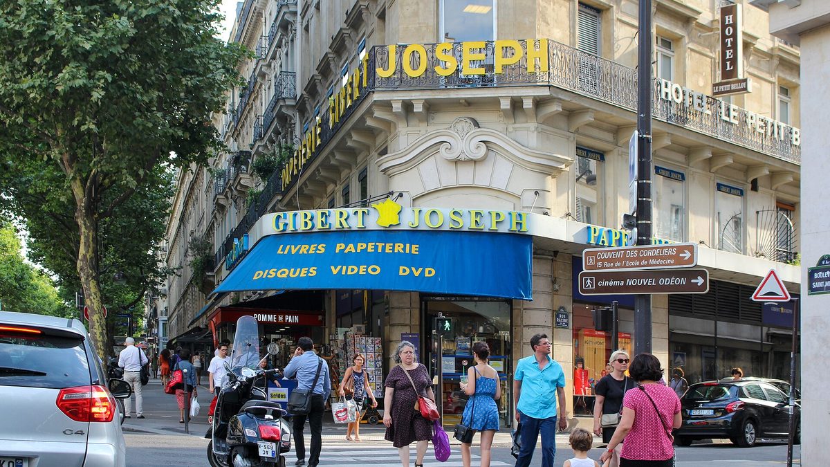 Paris Court Gives Gibert Bookshops Six More Weeks, Sets December 7 Hearing